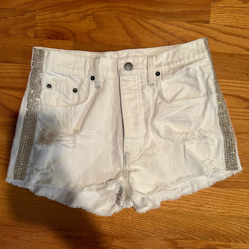 White shorts with diamonds on side